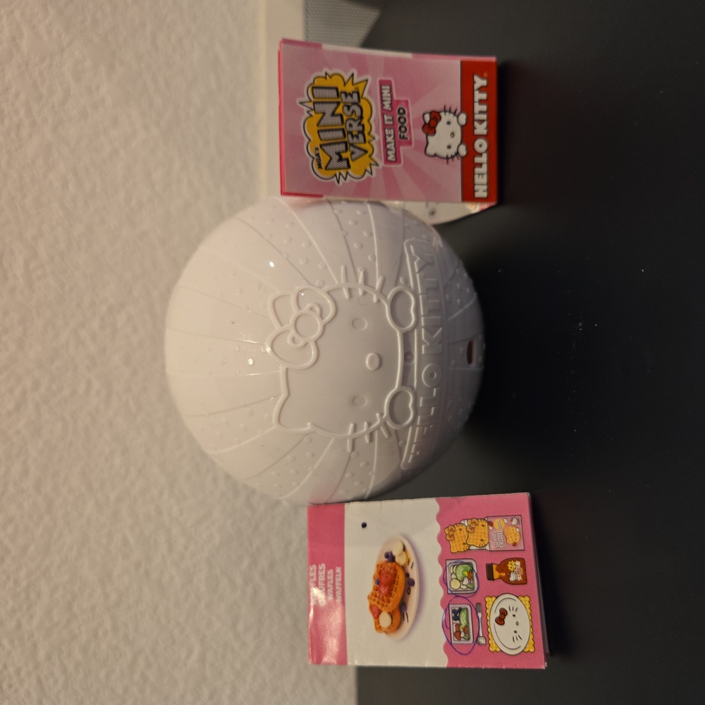 MGA's Mini Verse Make It Mini Food Hello Kitty - Waffles